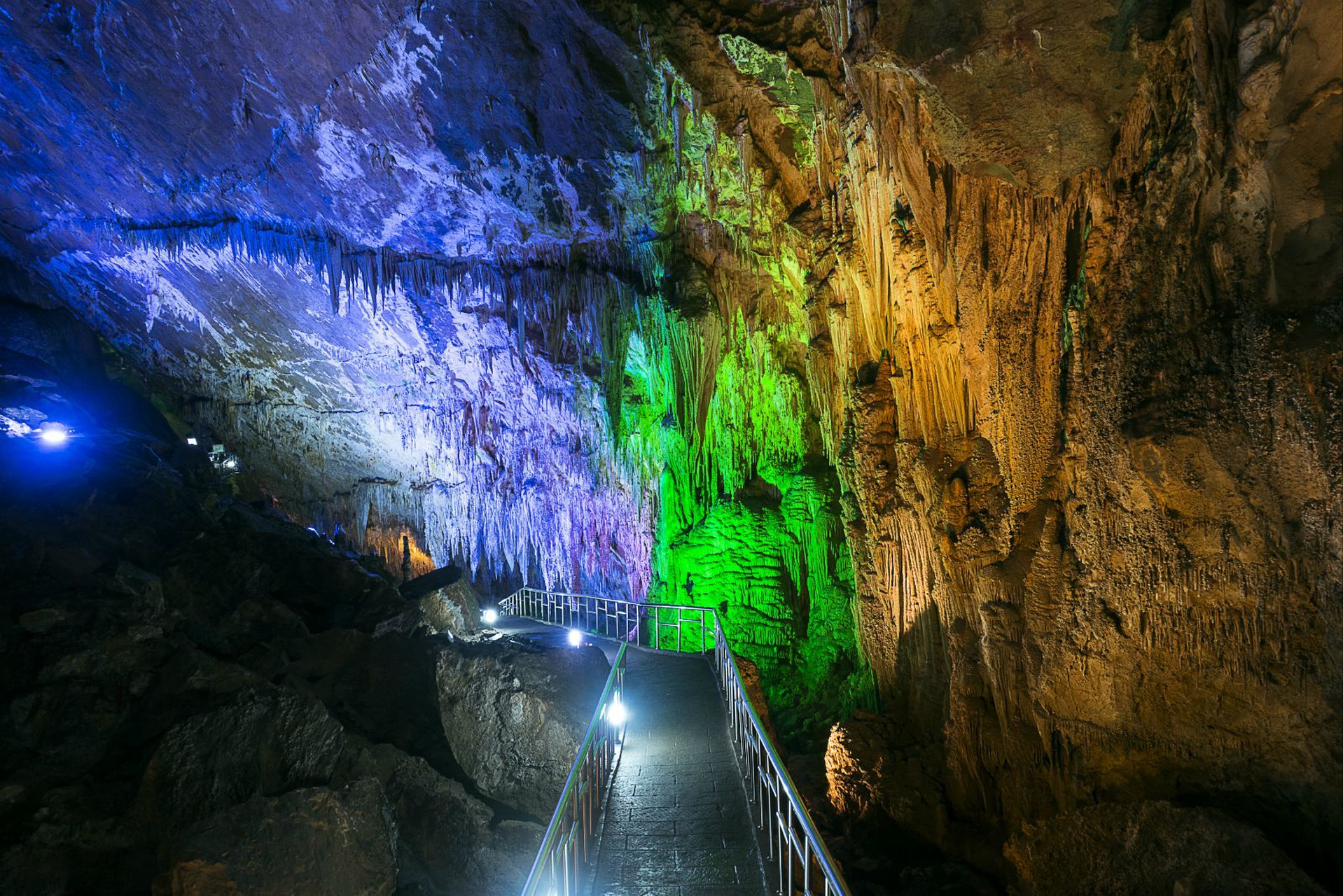 武隆芙蓉洞:它可以算是真正意义上的"一座地下艺术宫殿和洞穴科学博物