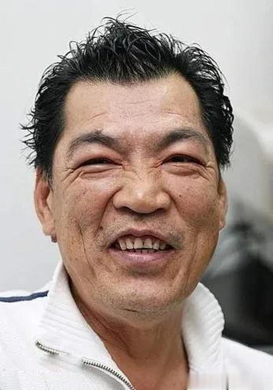 当年,蓝洁瑛落魄到流落街头吃不起饭,成奎安知道后,于心不忍,他来到