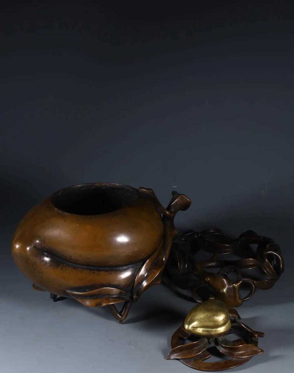 清代,铜鎏金桃形香薰炉规格长225cm宽165cm高(厚)235cm重4230g香薰炉