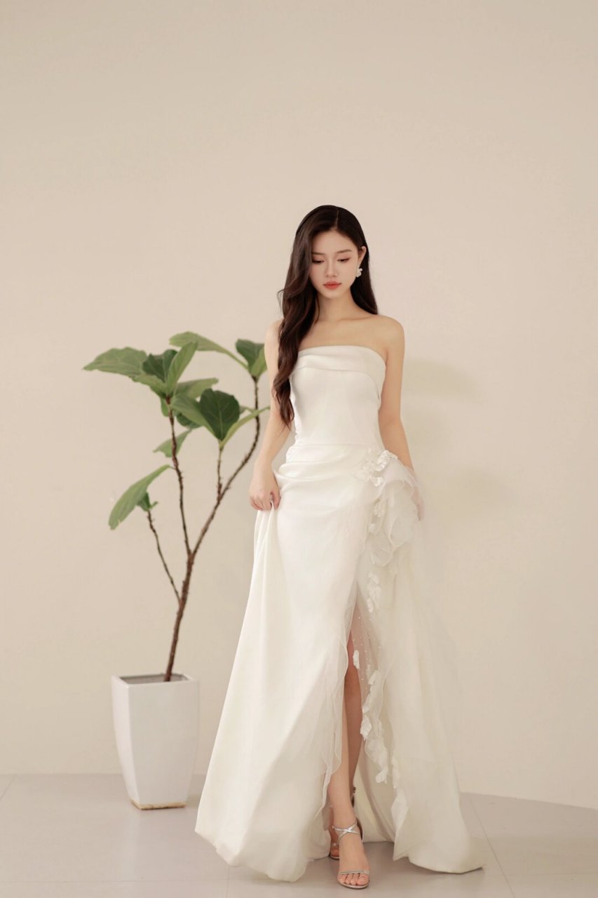 高开叉艺术氛围感婚纱  真的太吼看了!