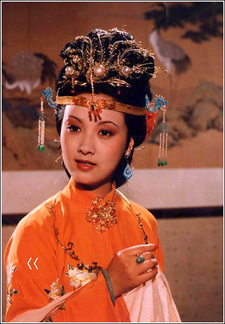 图一,这才是王熙凤出场时头上所戴的"朝阳五凤挂珠钗",不知是不是漂亮