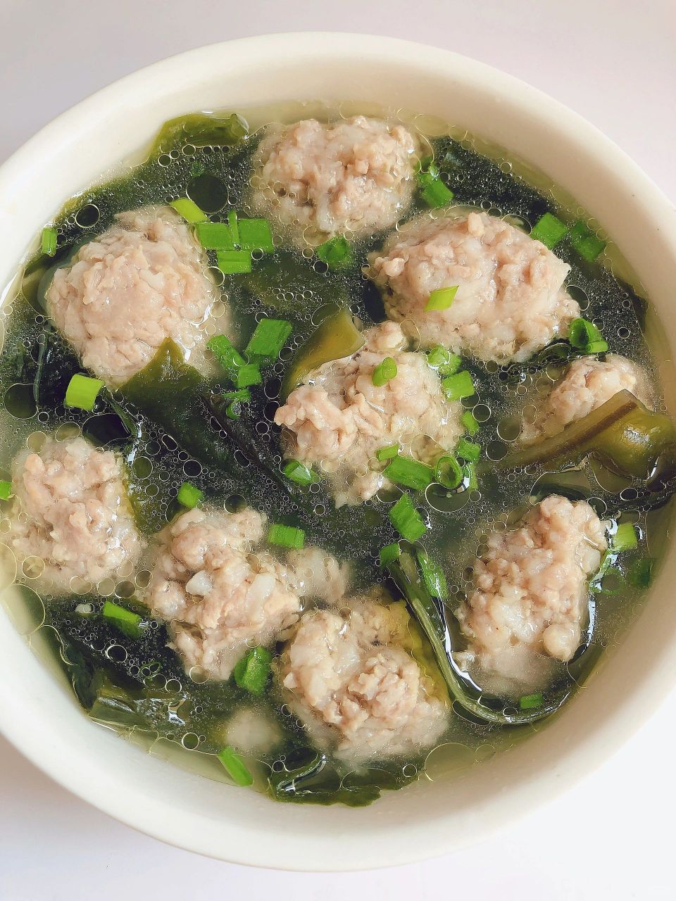 入秋降温了,给孩子做了这道裙带菜山药牛肉丸子汤,汤鲜肉嫩,养胃又
