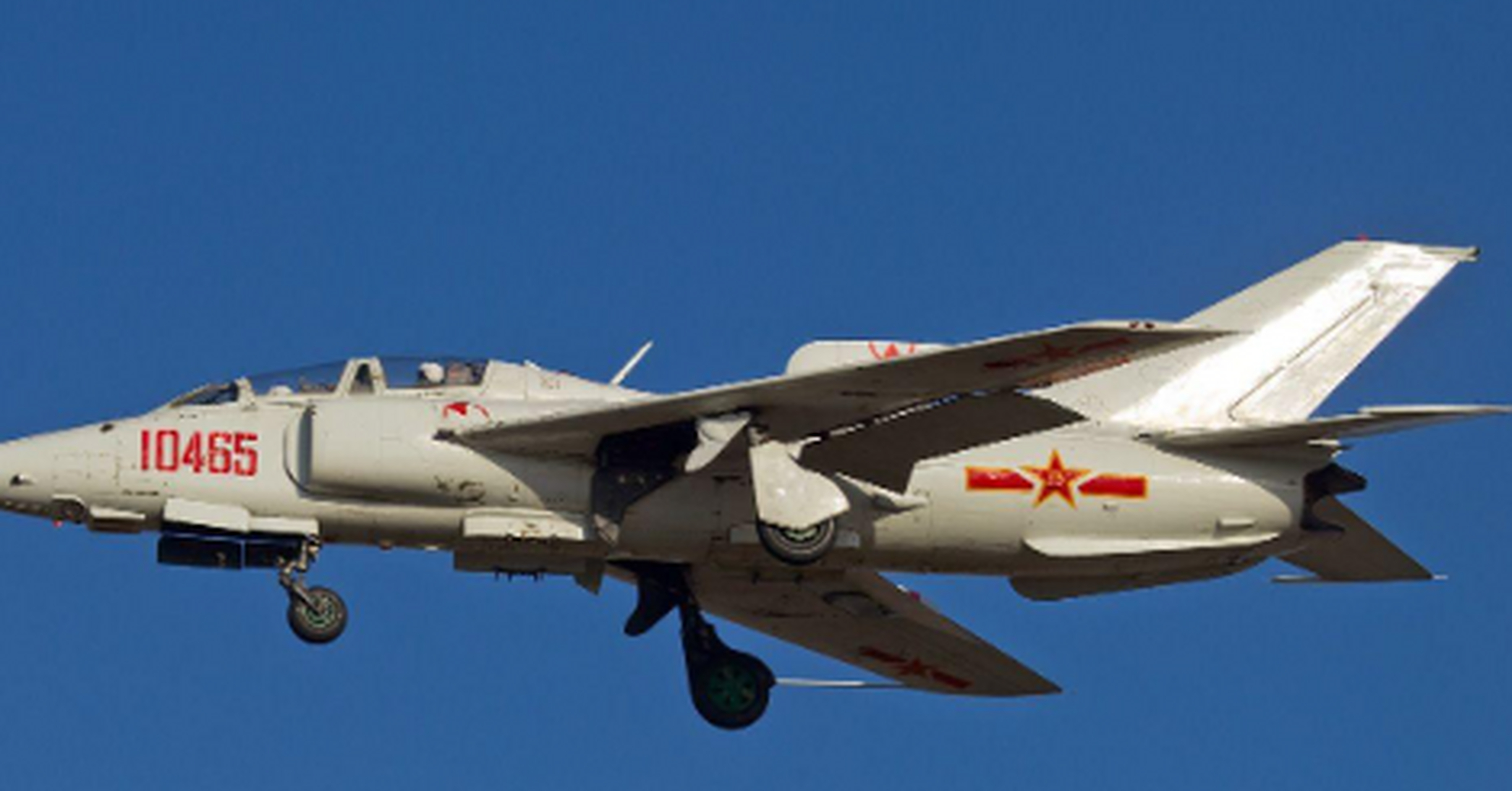 强5战机出现在苏丹战场,突袭了叛军的机场,战斗力仍旧满满 说强5是老