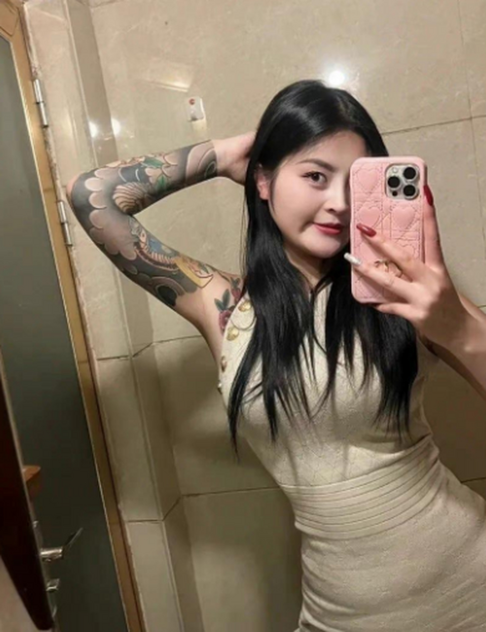 这纹身比很多混混还夸张