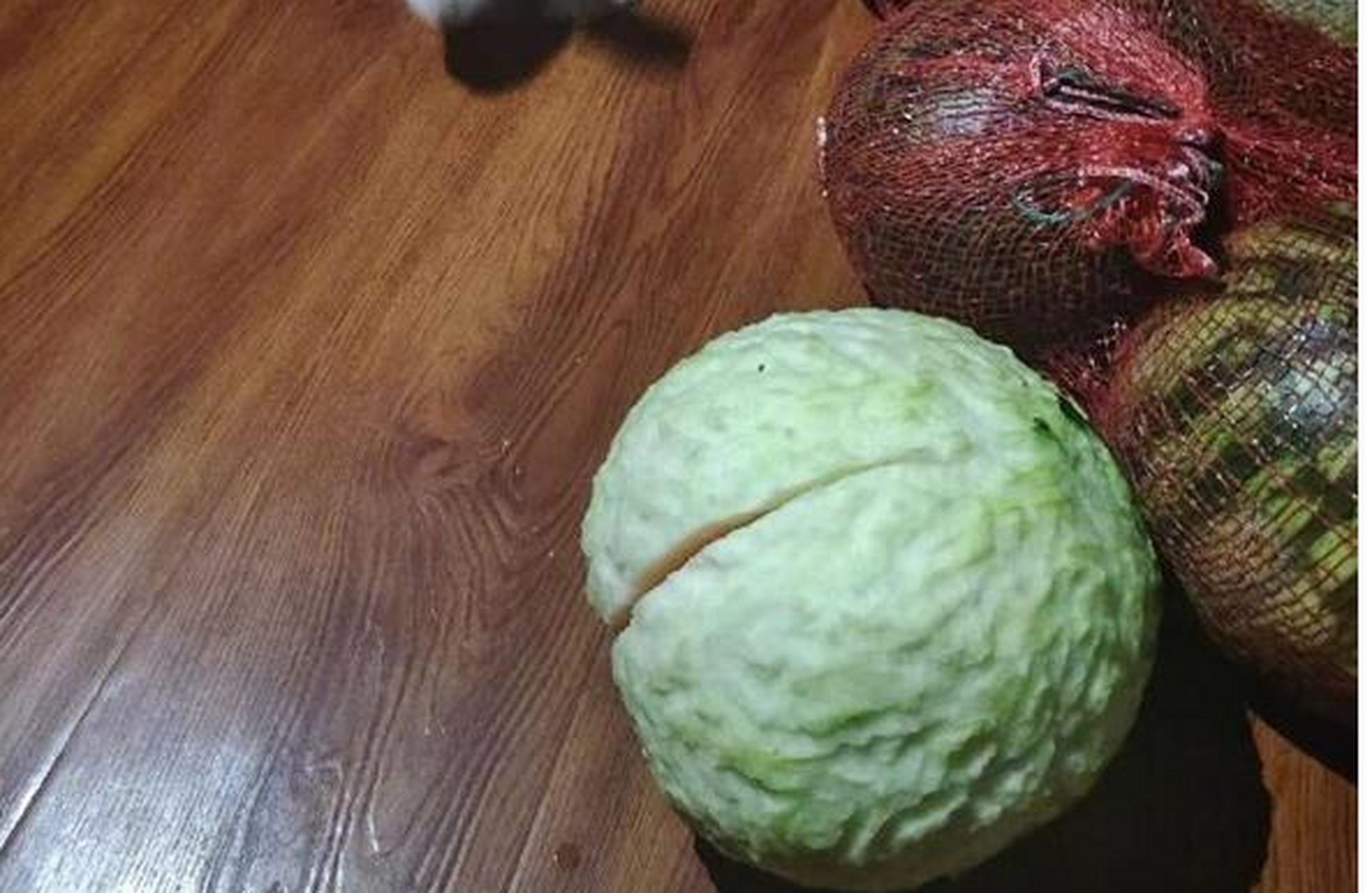 作者还透露,自己最后把西瓜瓤吃了,很甜.