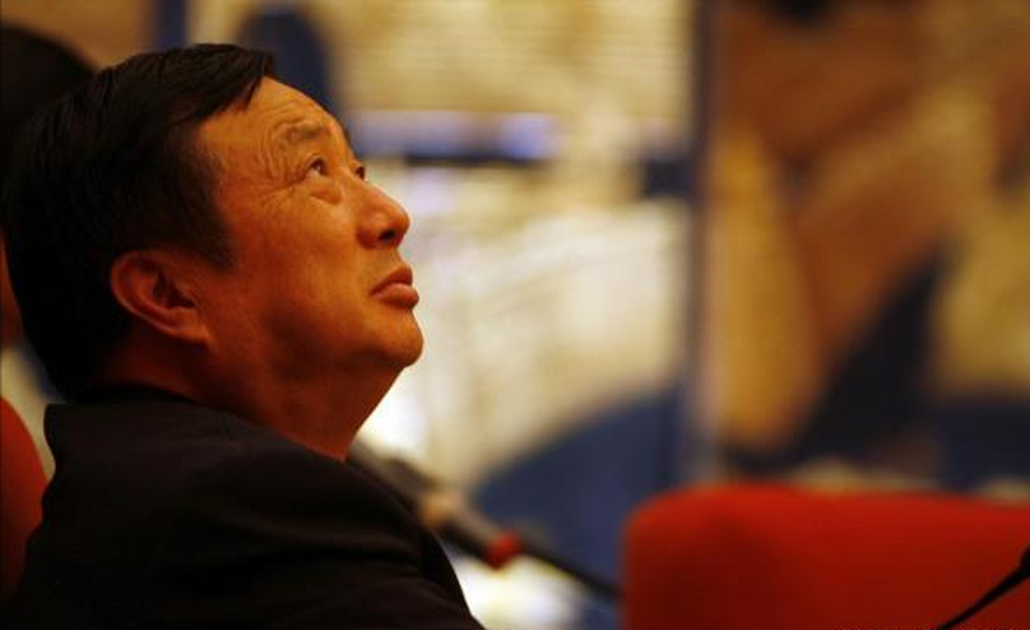 华为新员工呈"万言书",任正非:此人如果有精神病,建议送医院治疗;如果