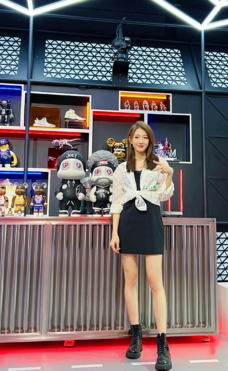 "肤白貌美,身高腿长",腾讯体育头部女主播——雪儿