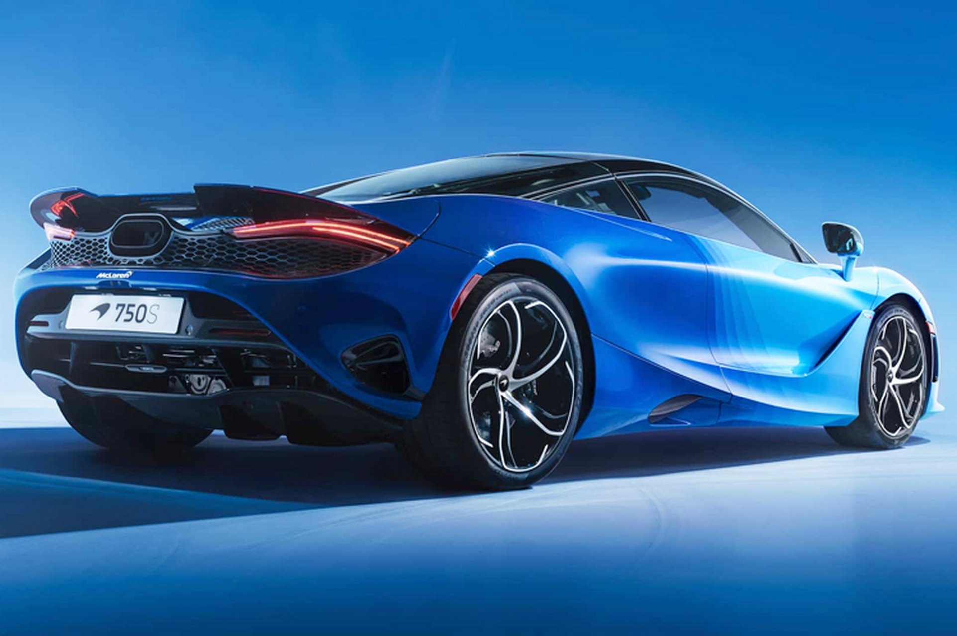 近日,迈凯伦发布了一组750 spectrum by mso特别版的官图,新车是由mso