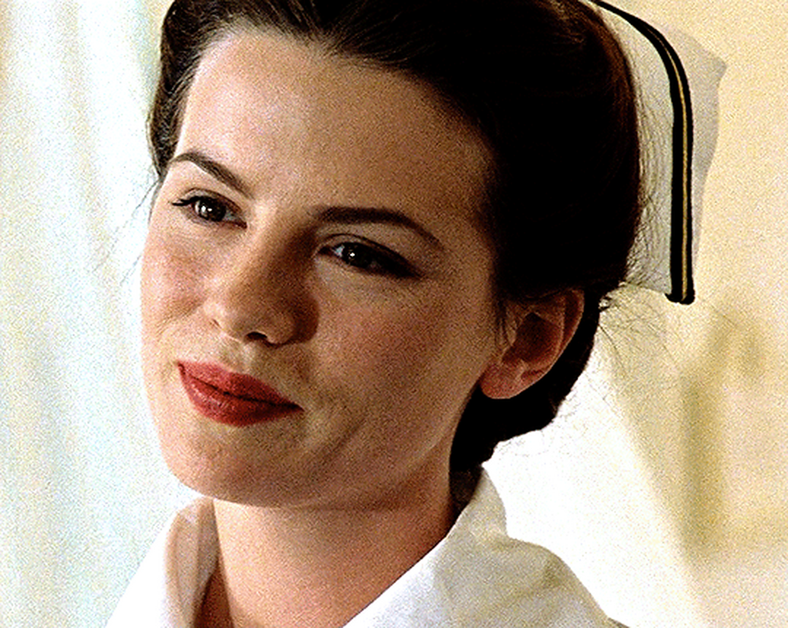 电影美图# #高分电影推荐# 2001年电影《珍珠港》里的凯特·贝金赛尔