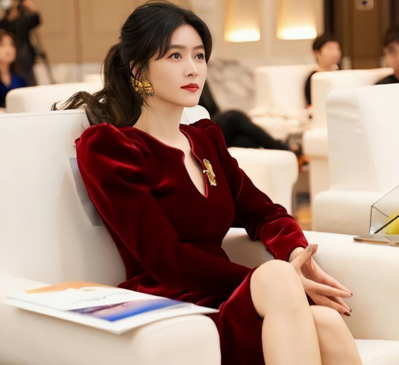 田海蓉,一位有才华,长相漂亮,曾经当过主持人,在徐明入狱后,意外继承