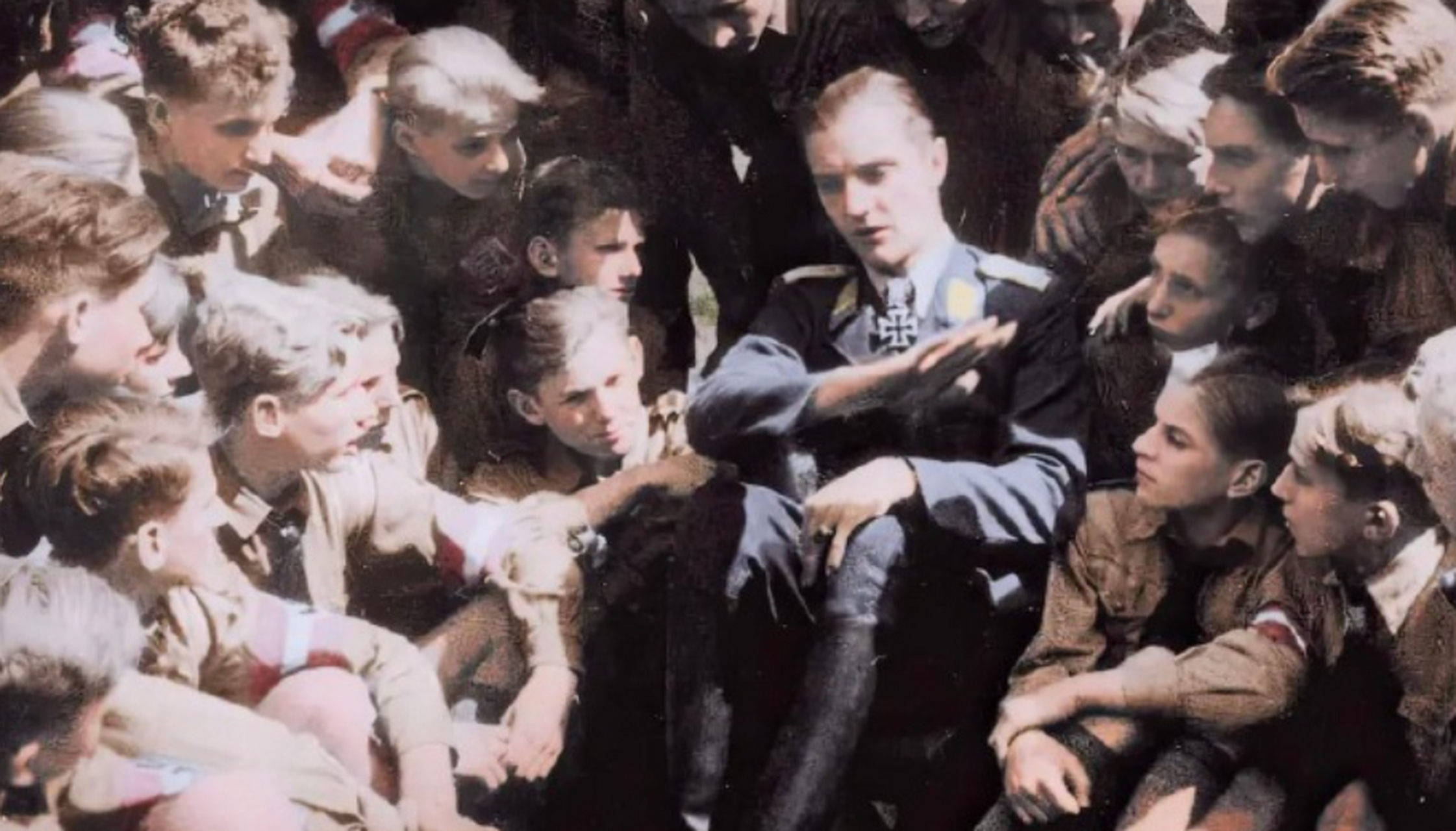 这名德国飞行员马尔塞尤,他长得十分帅气,曾在二战中凭借一己之力