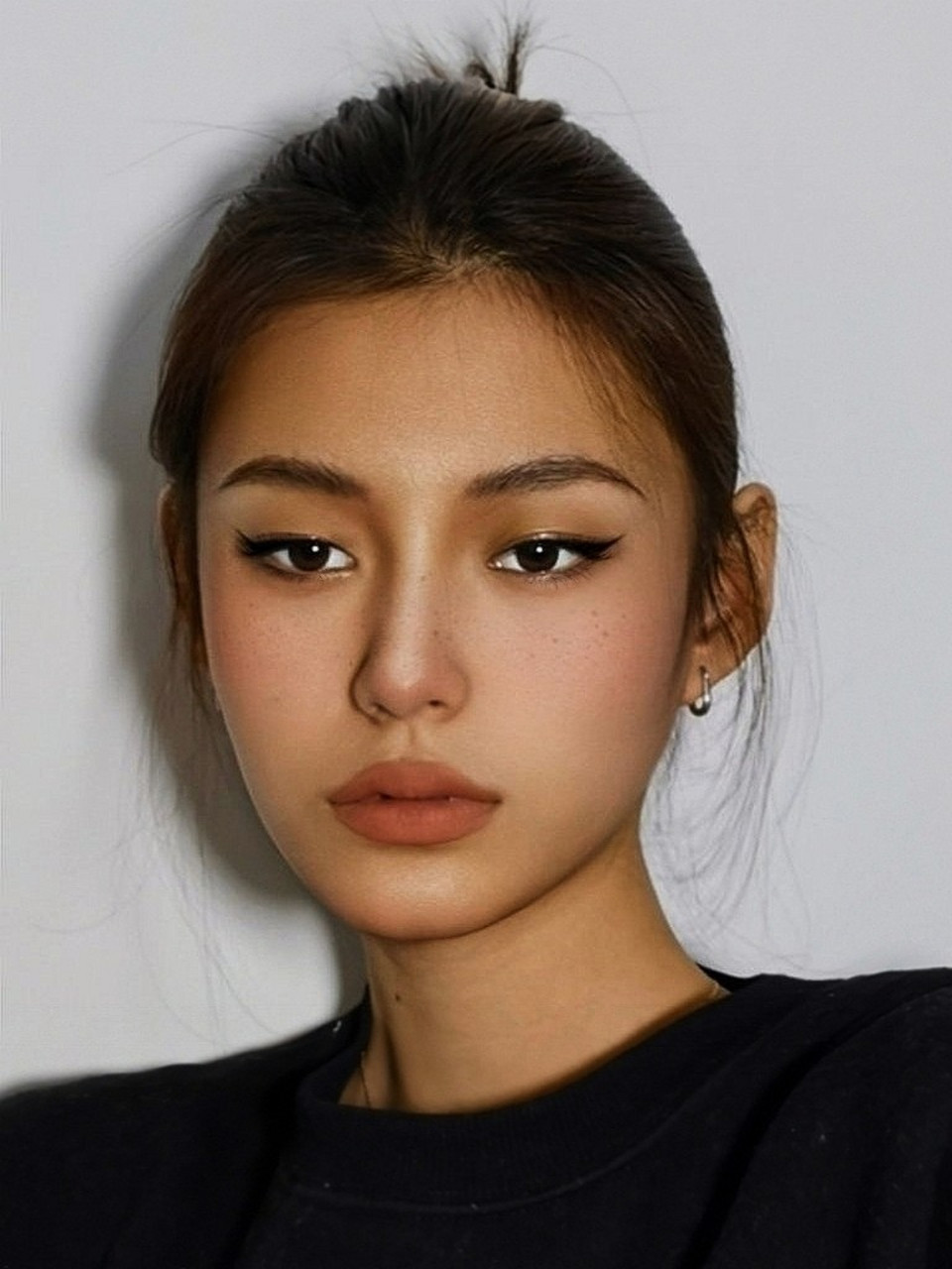 清冷海报感妆容 #潮级玩家# #欧美妆# 假装是女明星 有没有那种海报感