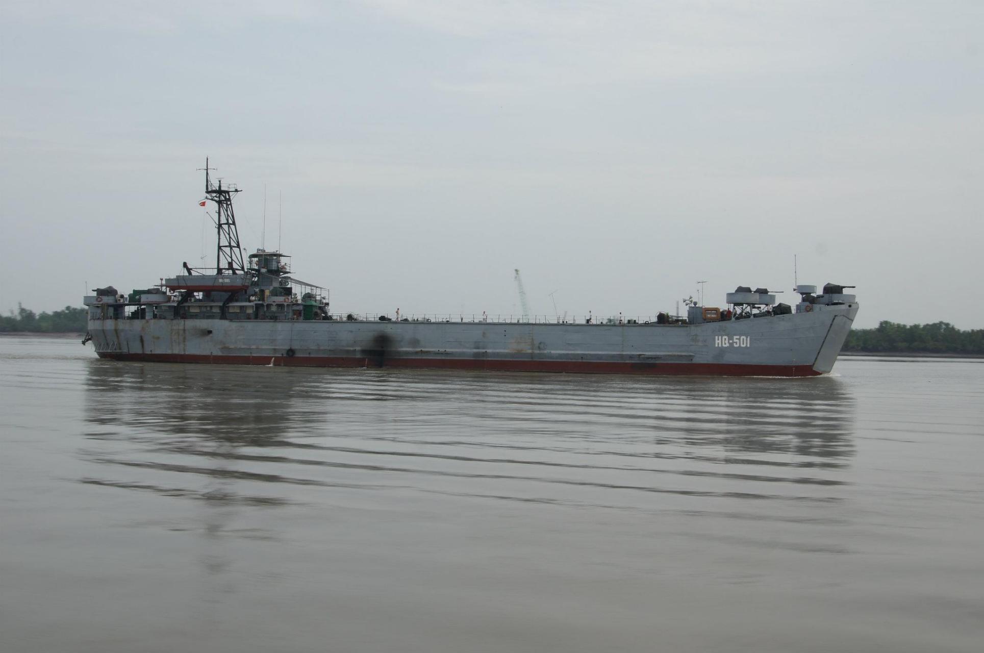 (coconino county)号坦克登陆舰)和hq-501(前lst-938马里科帕县(uss