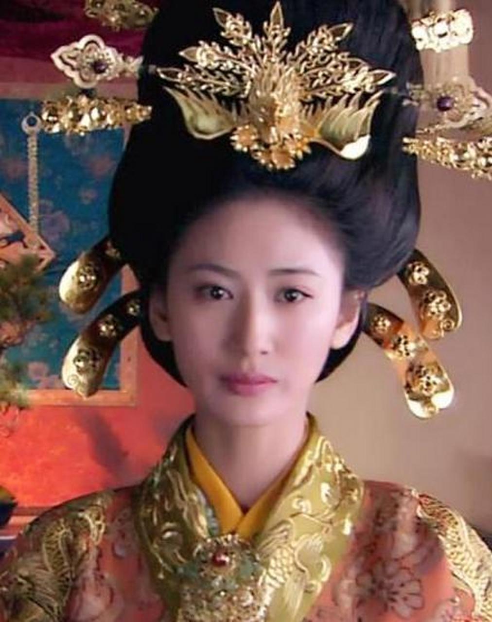 公元639年的一天,长乐公主李丽质闲来无事,在房间里打扫卫生,忽然看见