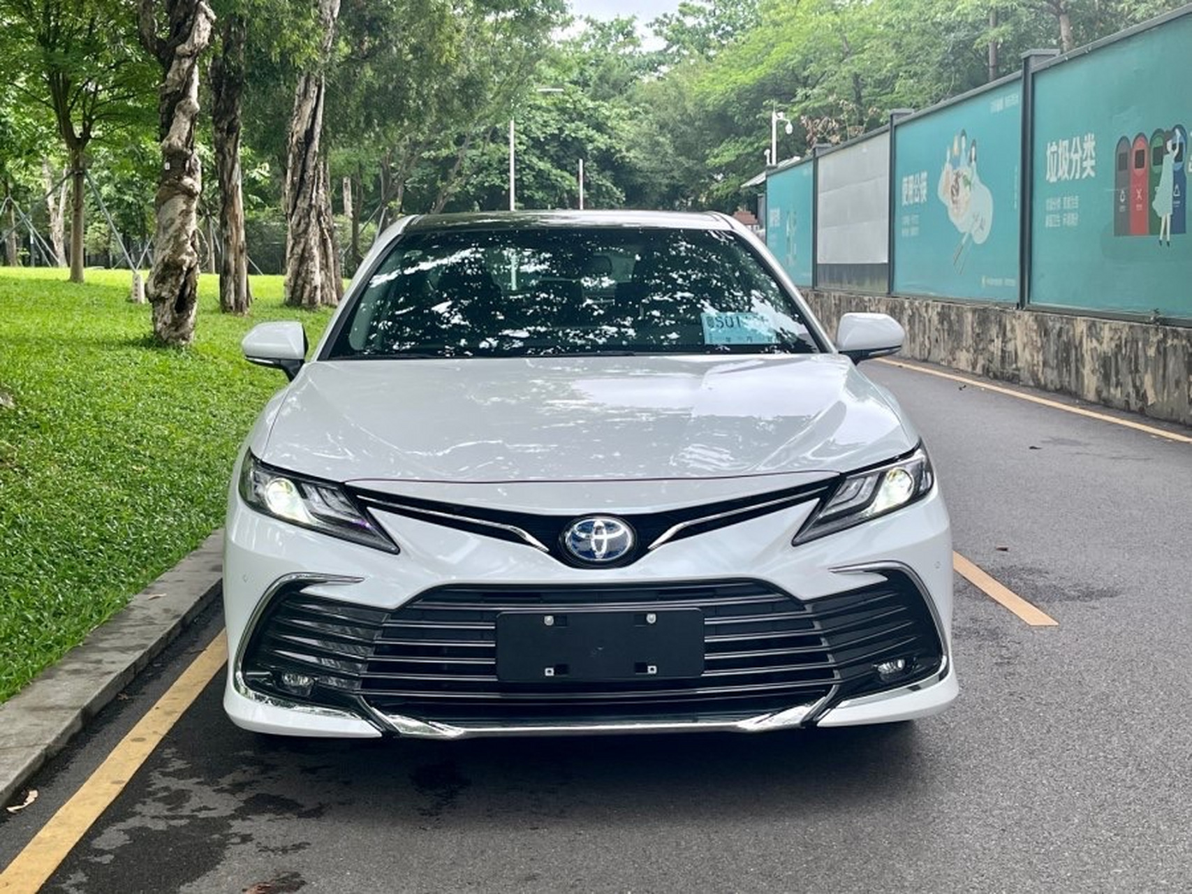 车友今年初提了辆凯美瑞2023款 双擎 2.5hg 豪华版,落地价21.