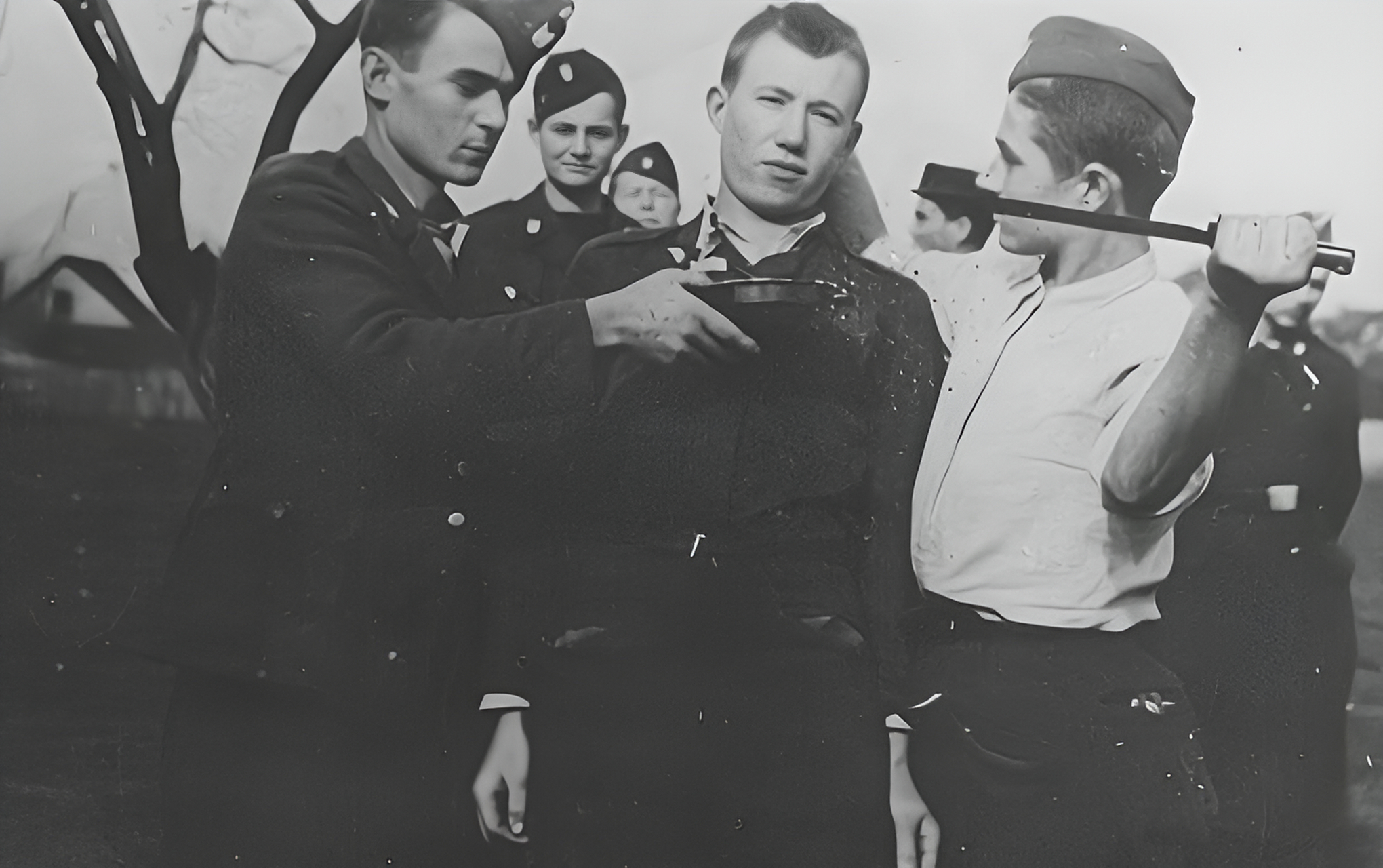 1943年,克罗地亚籍德国党卫军士兵,教授新兵刺刀格斗术!