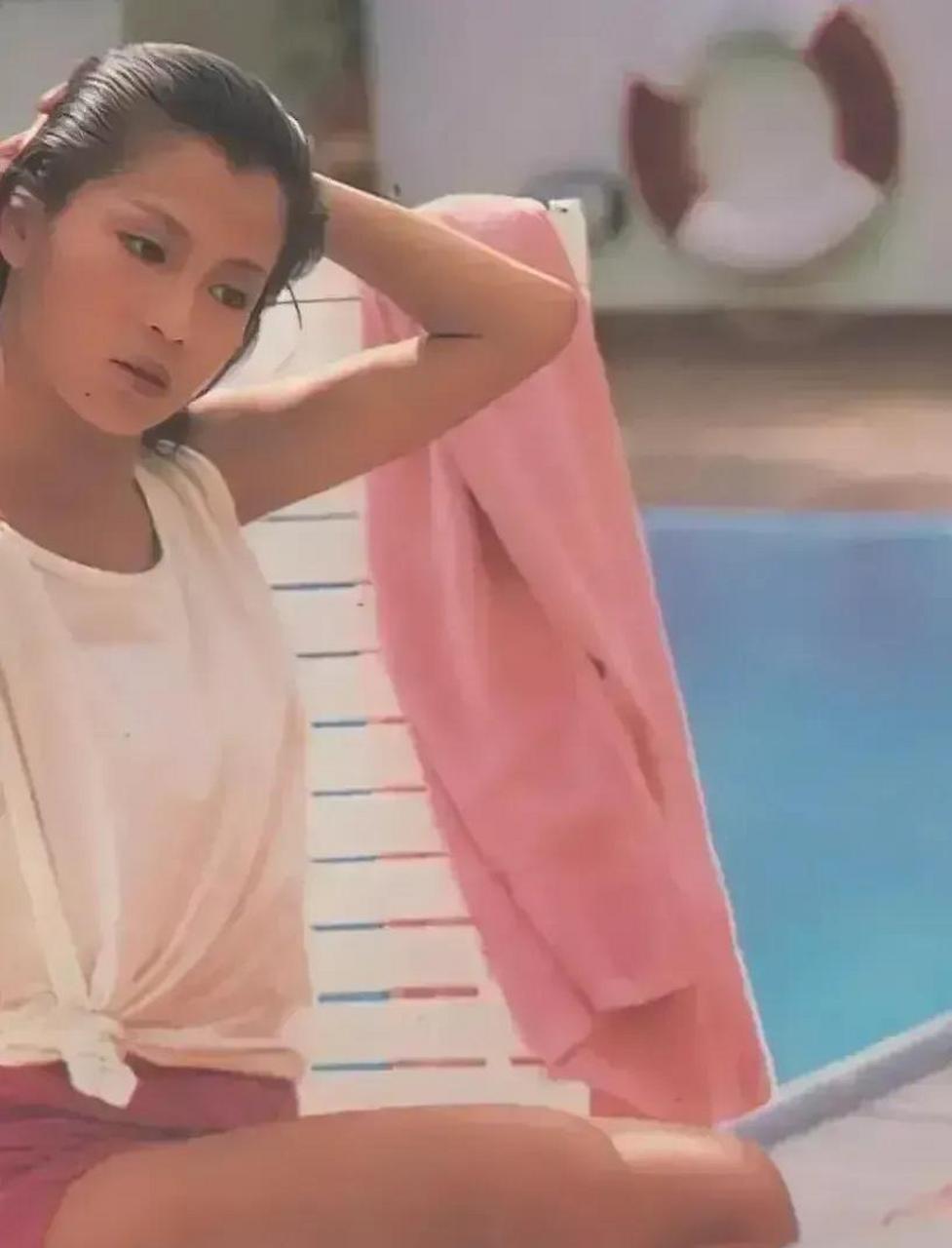 gif创作人# 翁美玲生前珍贵的泳装照!