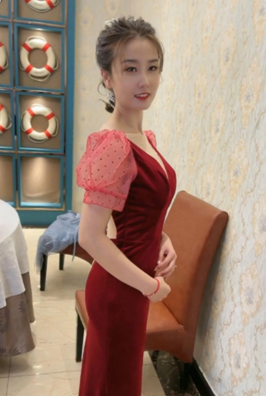 身材更好,穿这件礼服好美啊!