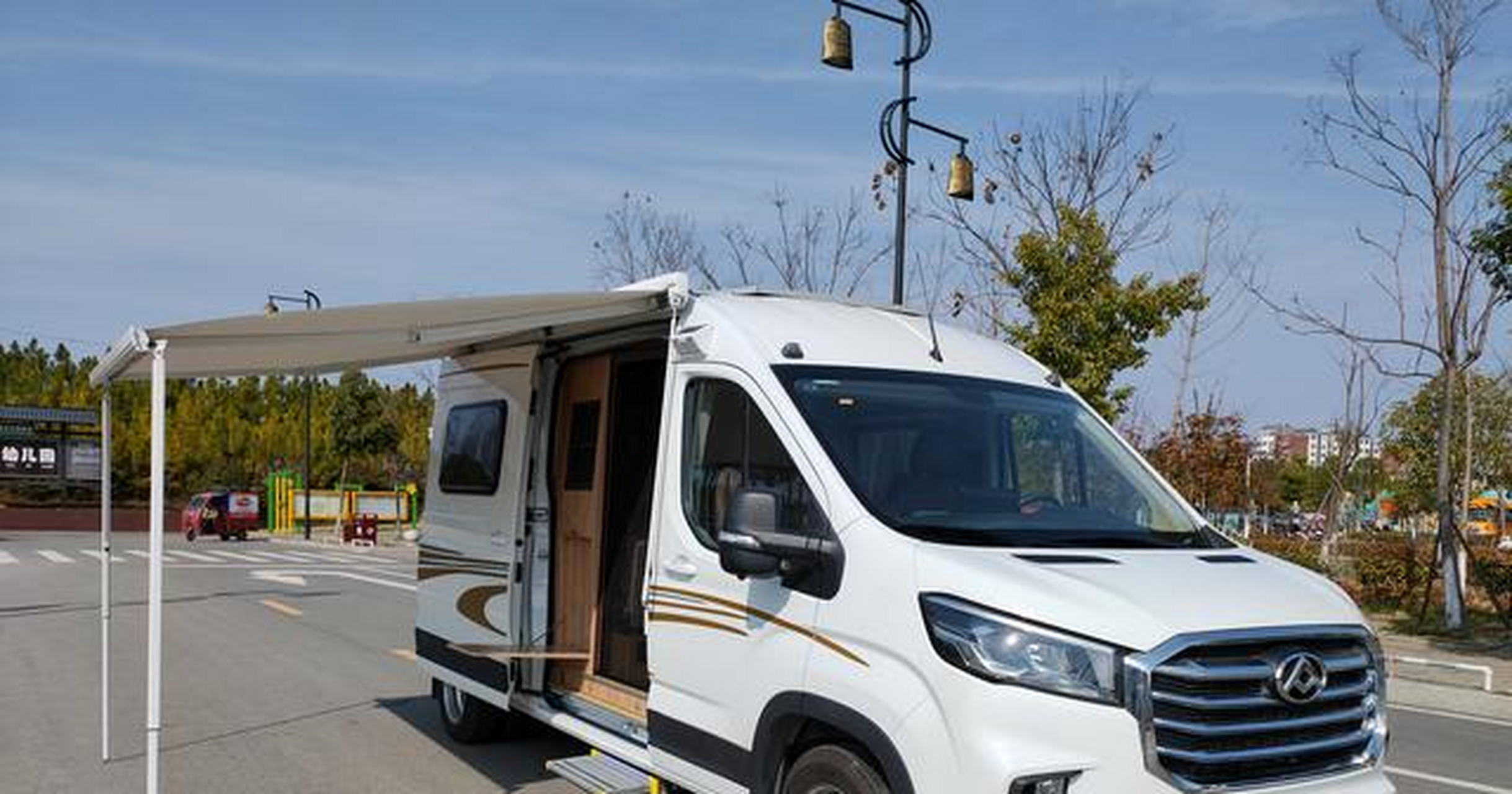 雅舒特大通v90加长轴高顶b型房车