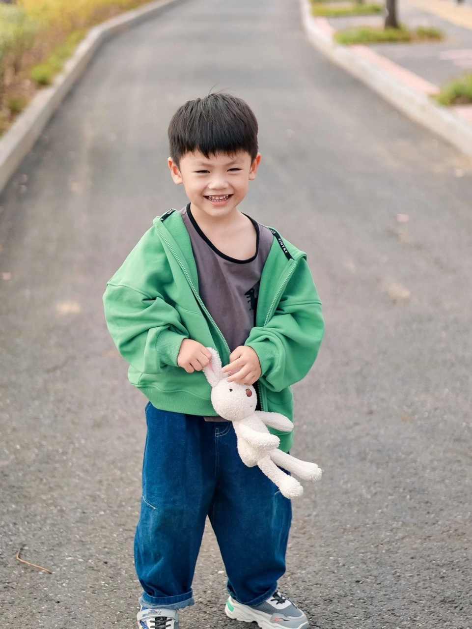 确定了～是个爱笑的男孩子嘛!