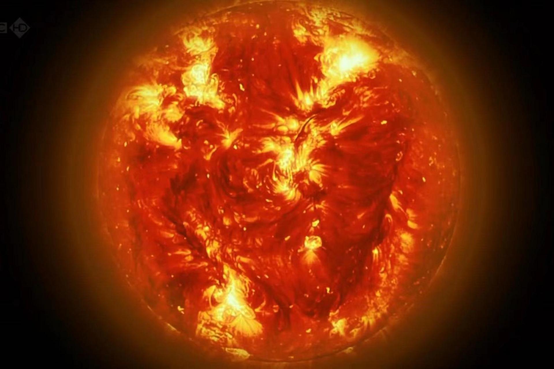 太阳膨胀成红巨星图片