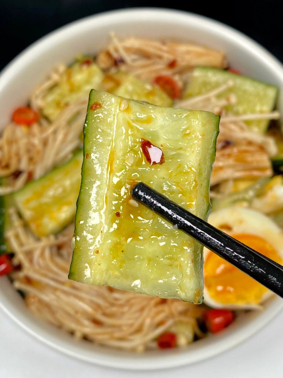 姐妹们,尝试一下金针菇黄瓜炒鸡蛋,真的太棒了!