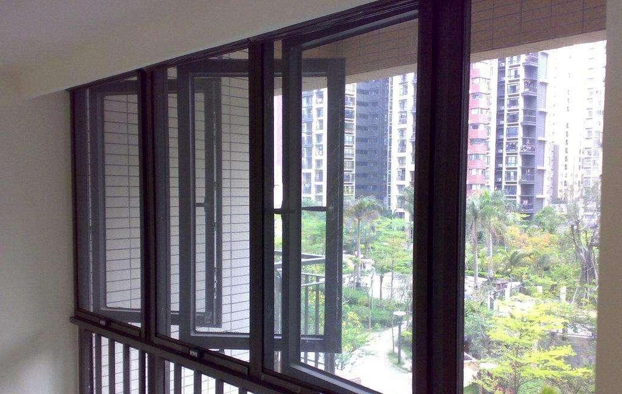 gif创作人# 金刚网纱窗,是集传统纱窗和护栏于一体的东西.