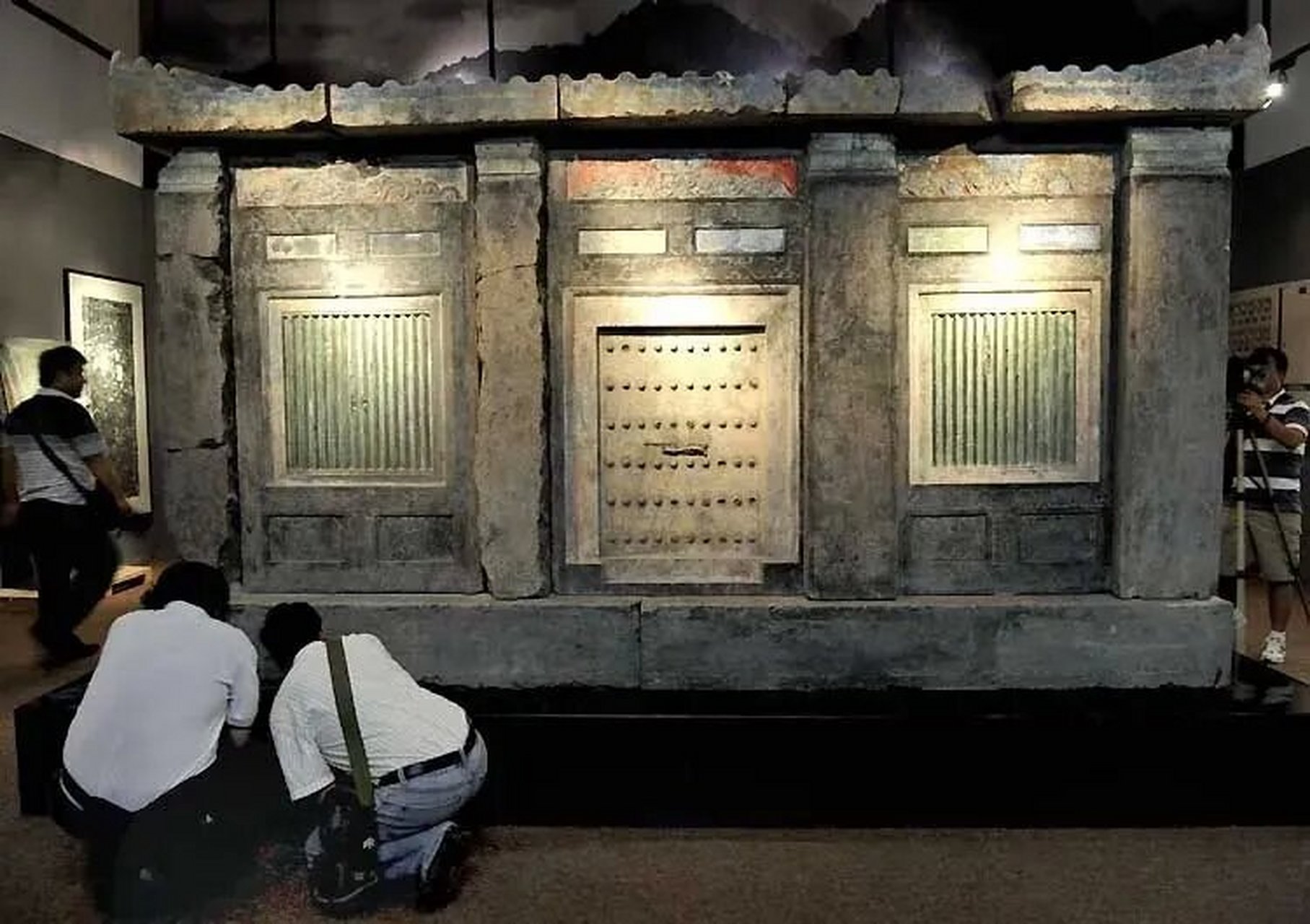 2004年,西安武惠妃墓被盗墓贼一扫而空,正当警察无法追捕其去向时