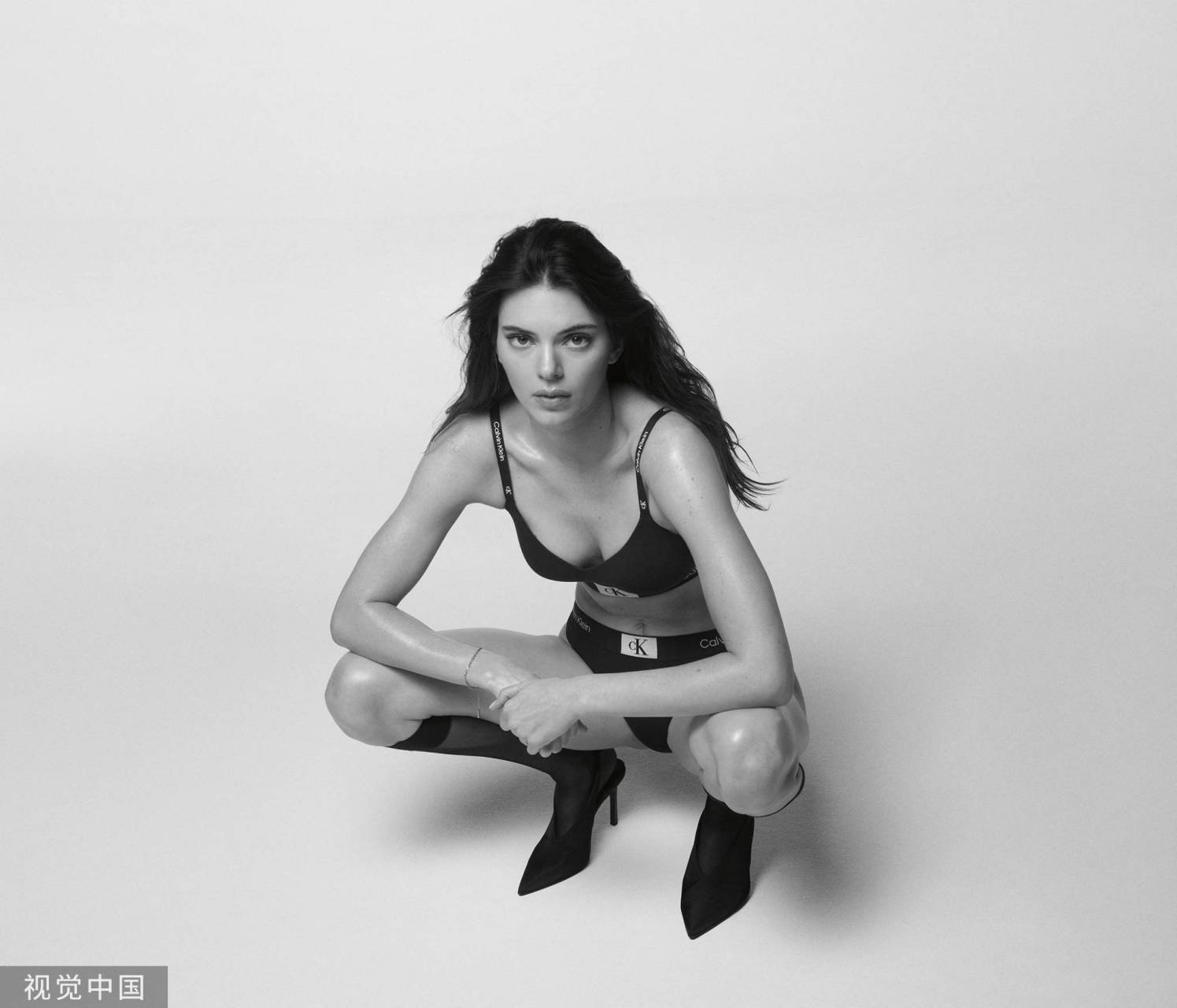 jennie和肯豆合拍内衣写真 身材傲人健美性感