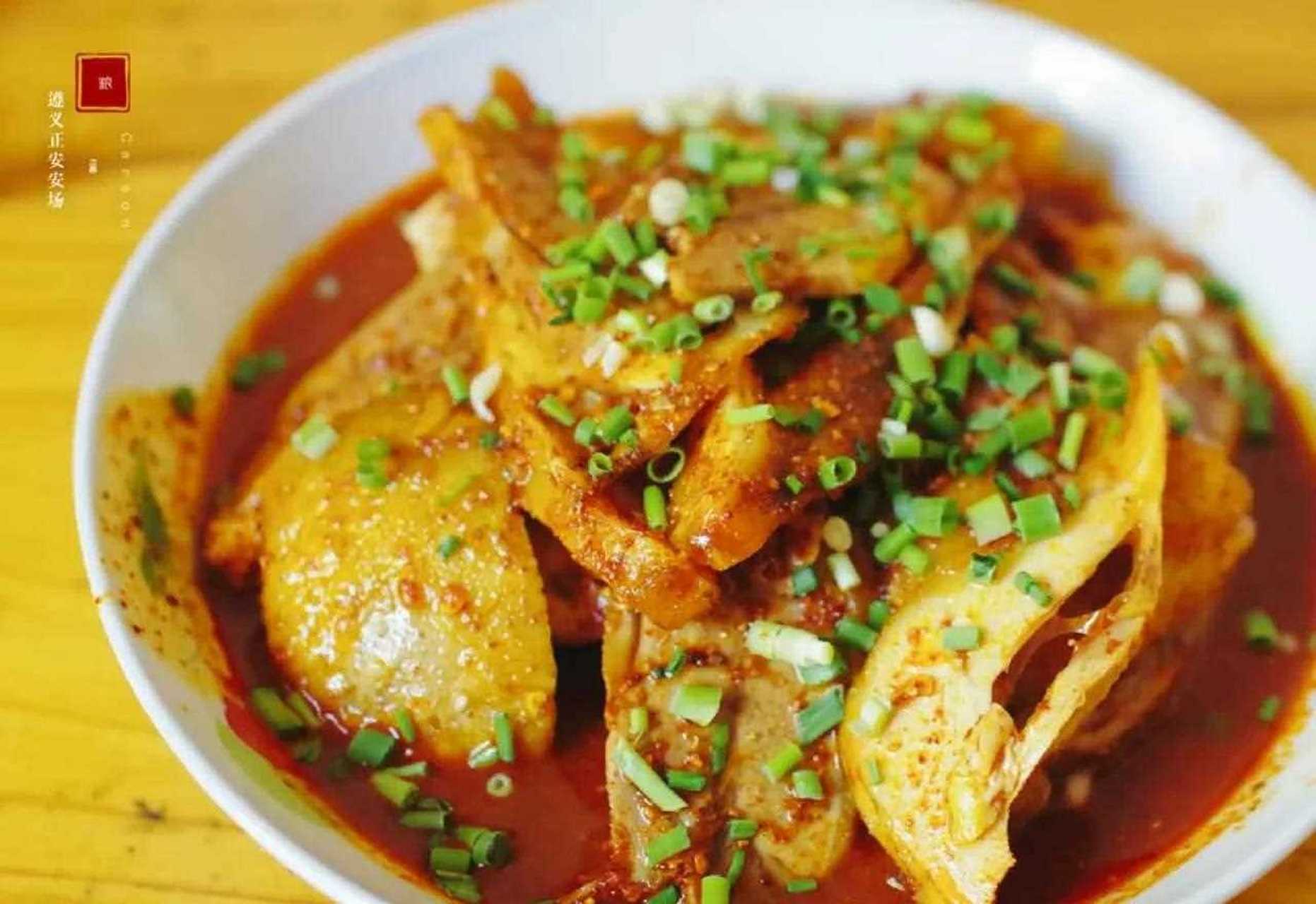 正安椒麻鸡,我们一路寻到古镇,这家椒麻鸡在一个特别不显眼的小巷里