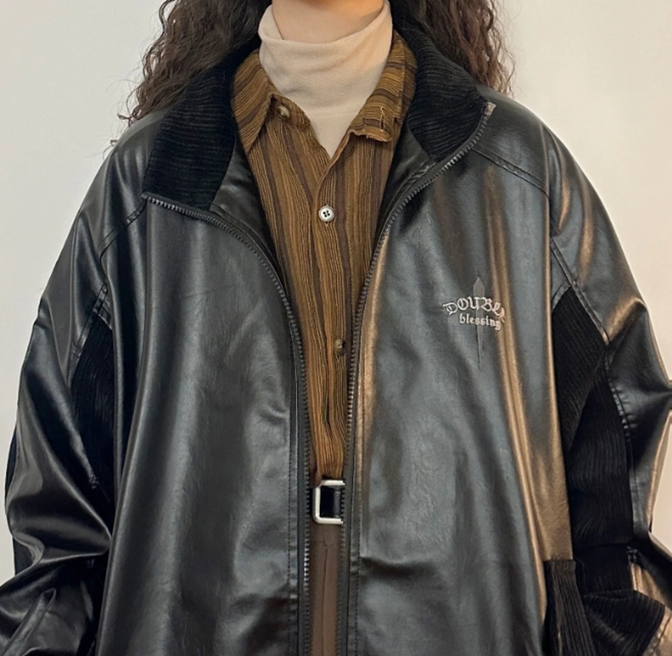 棕色皮衣外套 推荐一款复古棕色的皮衣外套,小众设计,慵懒风宽松,真的