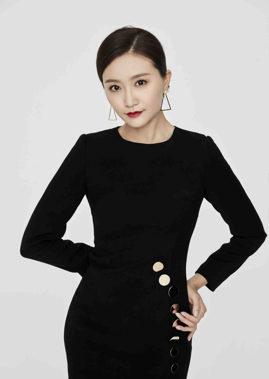 领动计划# 武笑羽   她有一对甜美的酒窝和一双温柔的大眼睛,不只是