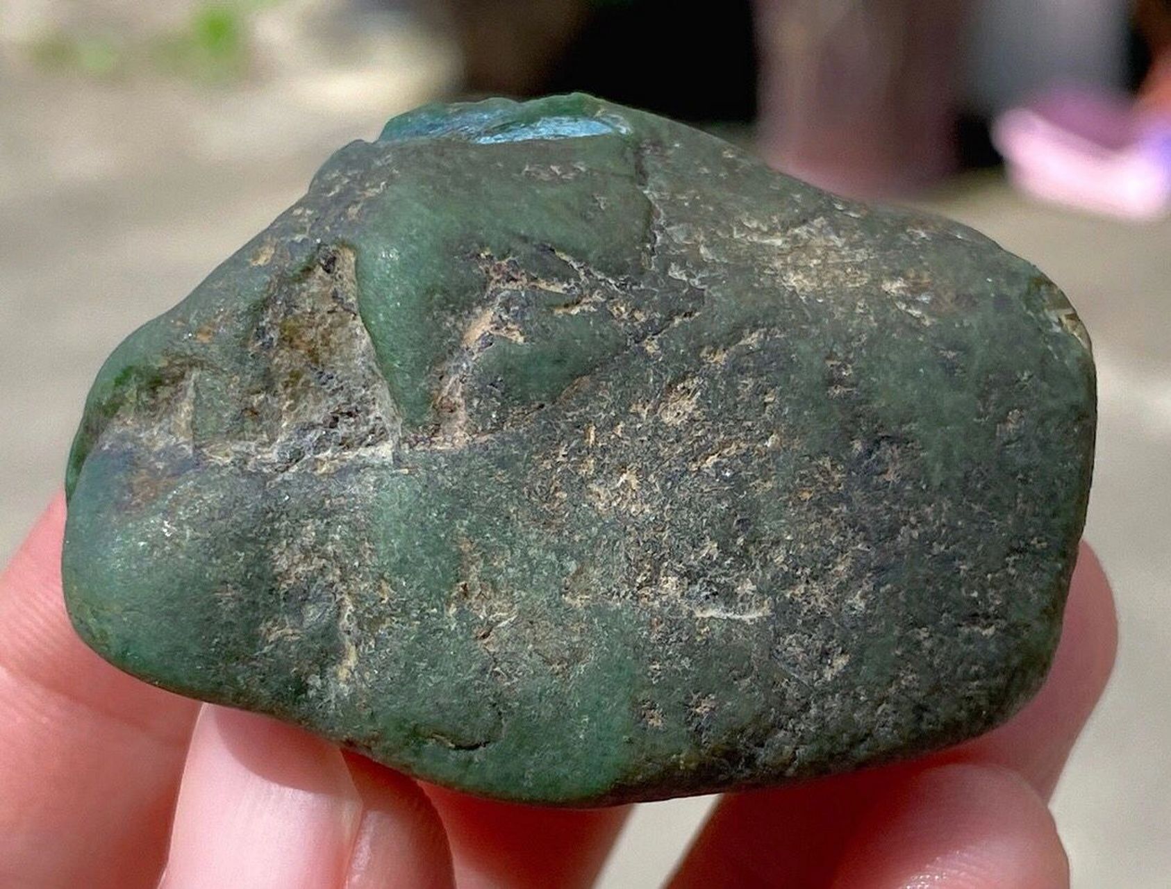 点击头像看直播# #翡翠原石#后江戒面级色料68克,尺寸:4.8-3.1-2.