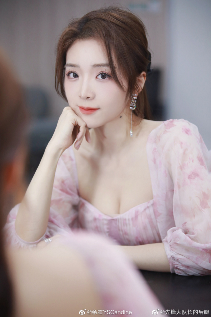 余霜身材还是可以的 676767