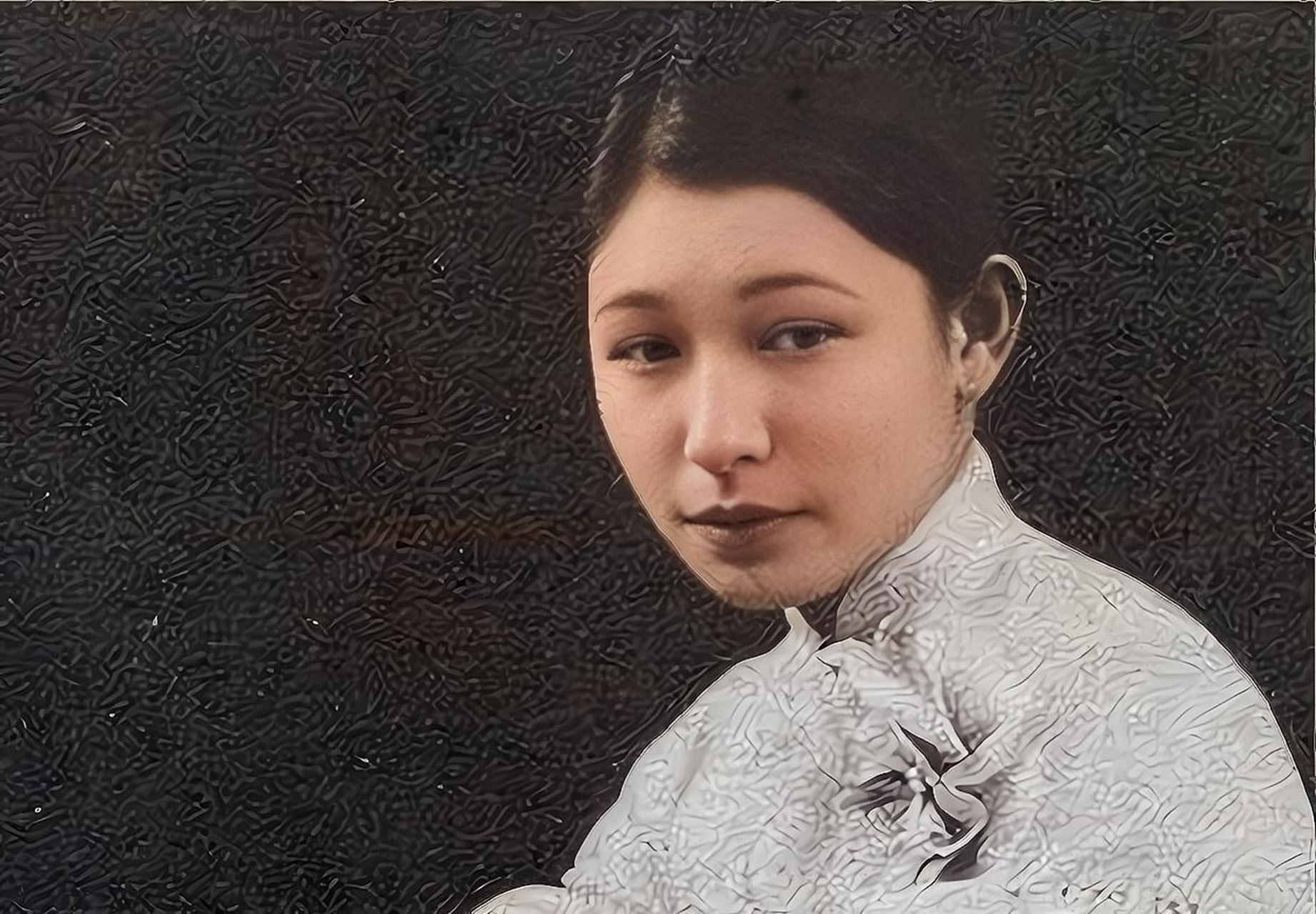 出院后,郭婉莹精心打扮自己到寡妇家对丈夫说:"我来接你回家!