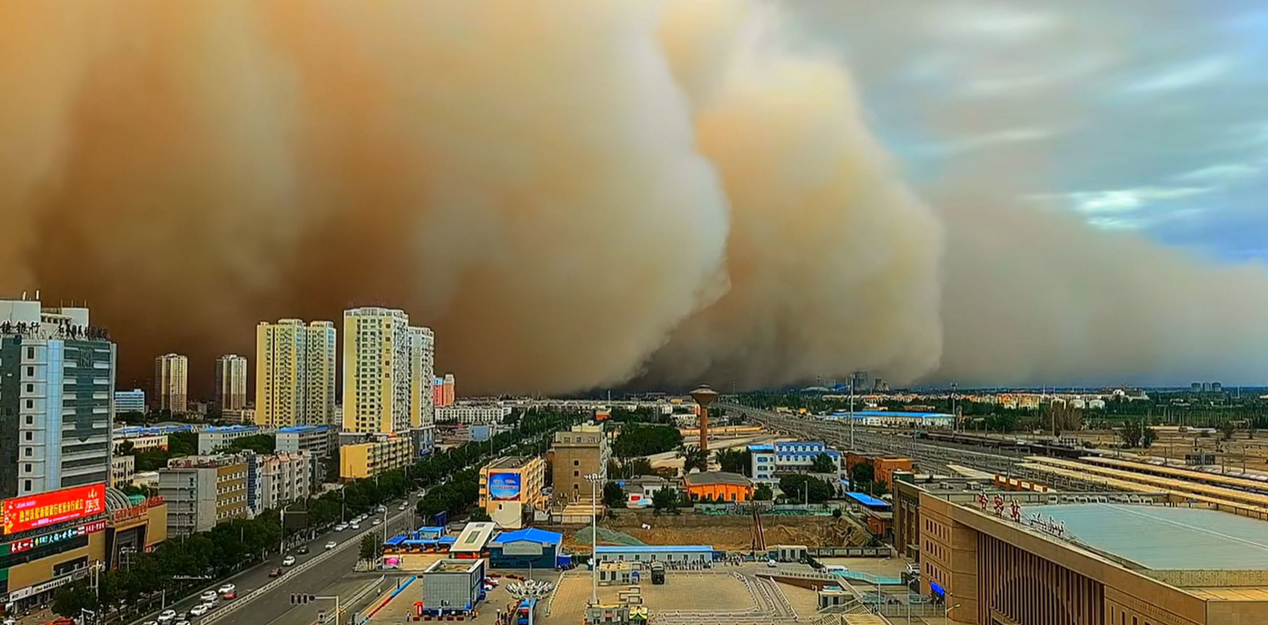 沙尘暴 哈密沙尘暴来啦