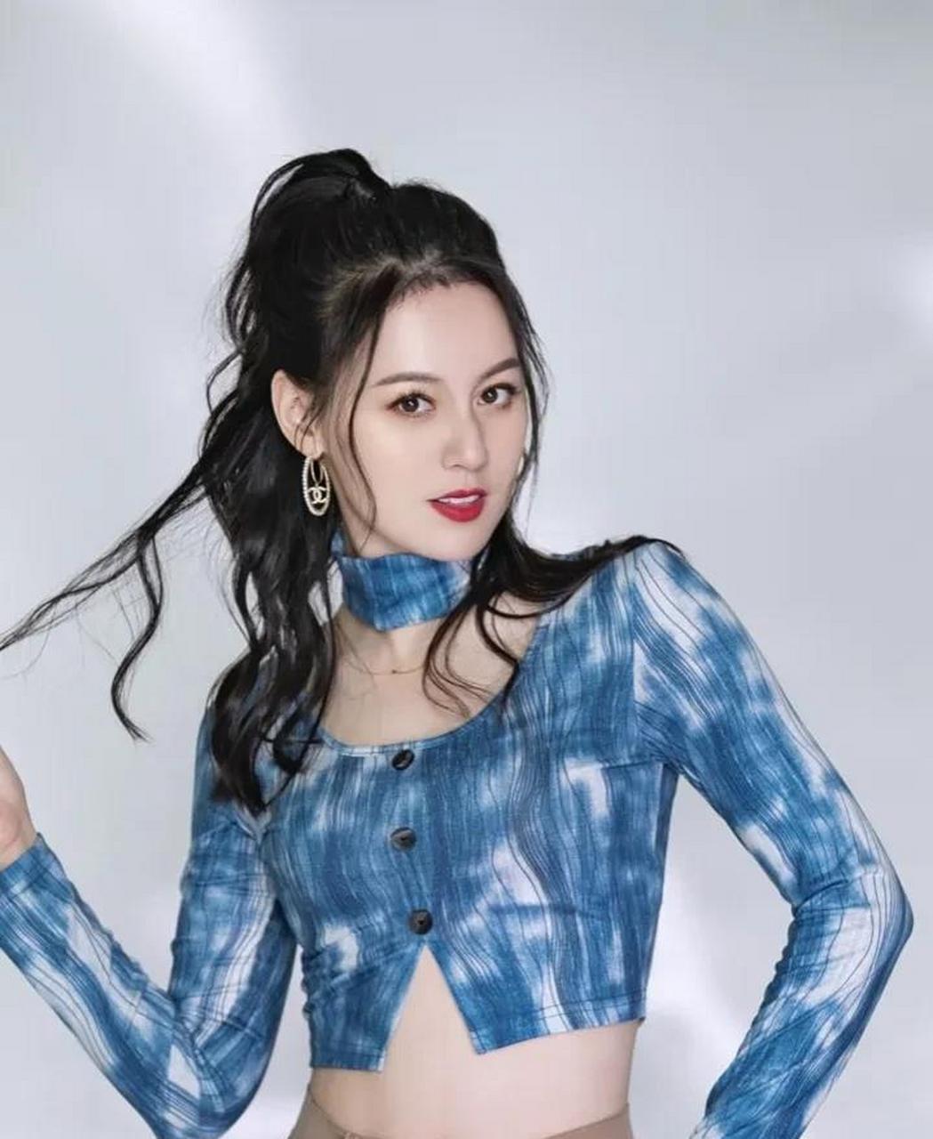 中国湖南 80 后 女歌手—唐艺  唐艺,1983年10月2日出生于湖南,中国