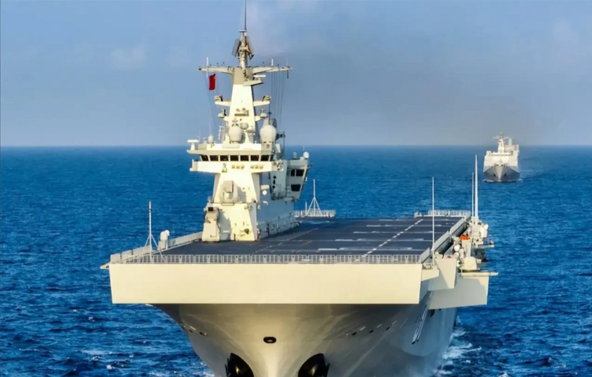 中国已有三艘075型两栖攻击舰,也称直升机航母,并且已服役!