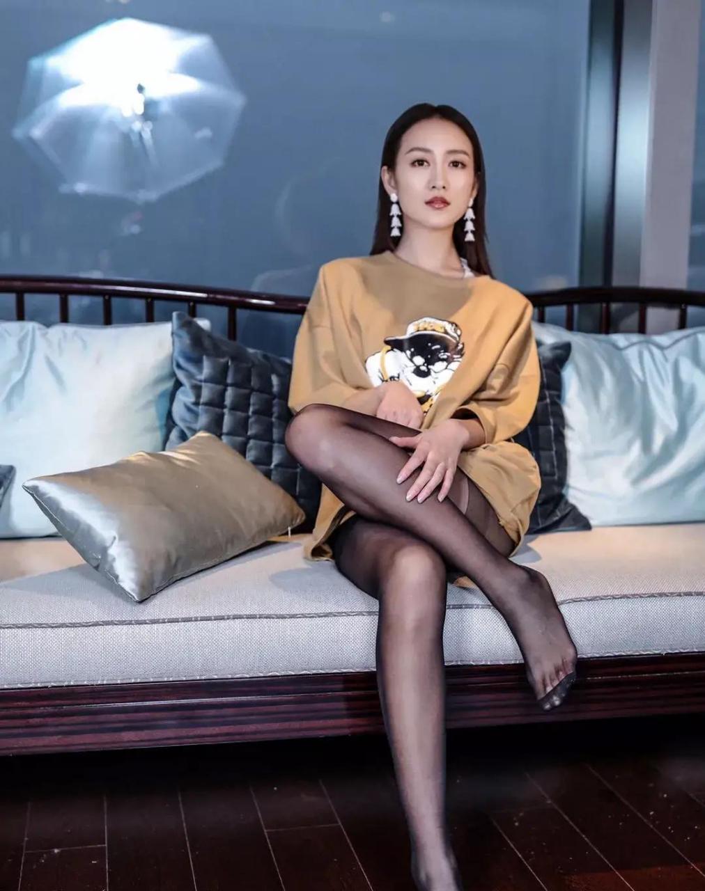 丝袜大长腿王鸥是那么得迷人