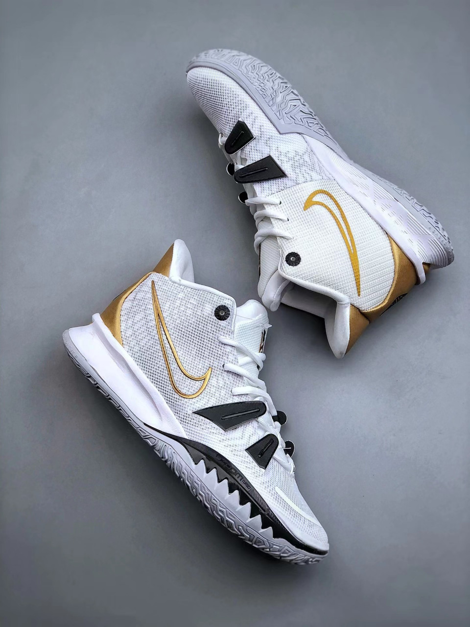 nike kyrie 7 ep 白黑金 专业实战篮球鞋