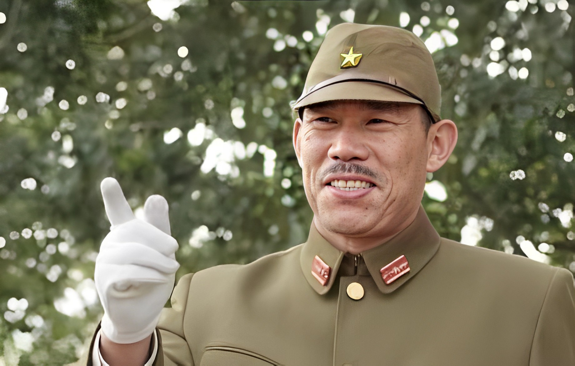 在拍摄《亮剑》之前,导演突然意识到缺少一个演员来扮演日本的军官