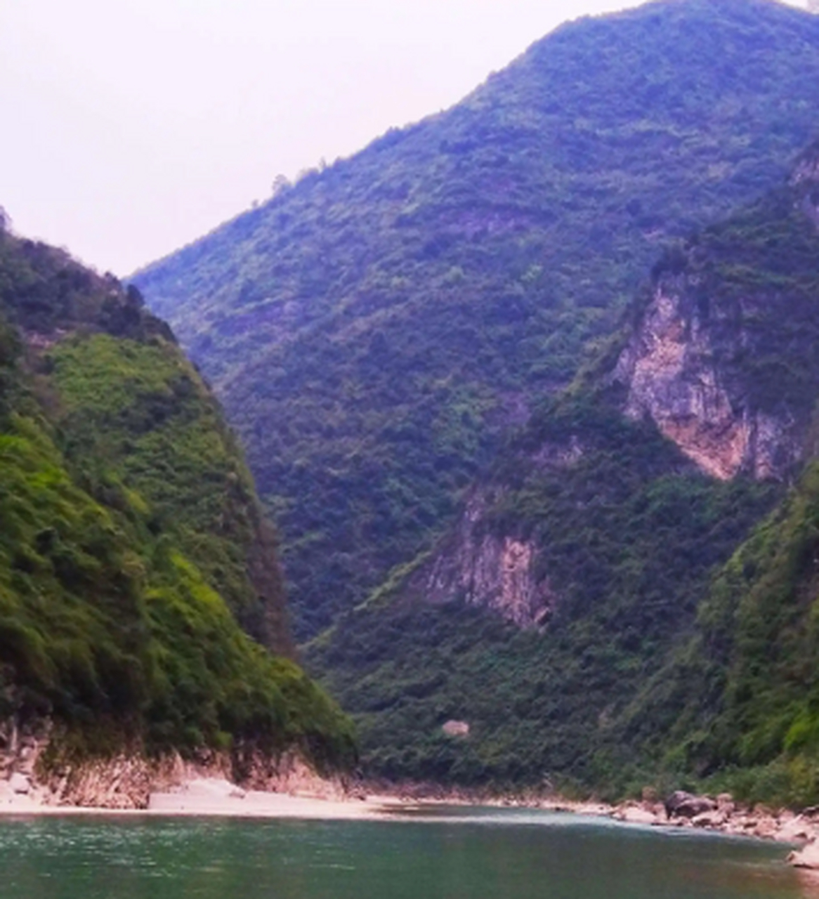 杨家坪的餐厅和民宿非常适合度假,可以在山间散步,听音乐,晒太阳,还能