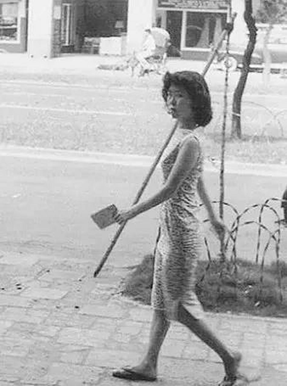 百家号星火计划# 费翔妈妈毕丽娜90岁了,生活在上海,哈尔滨人.