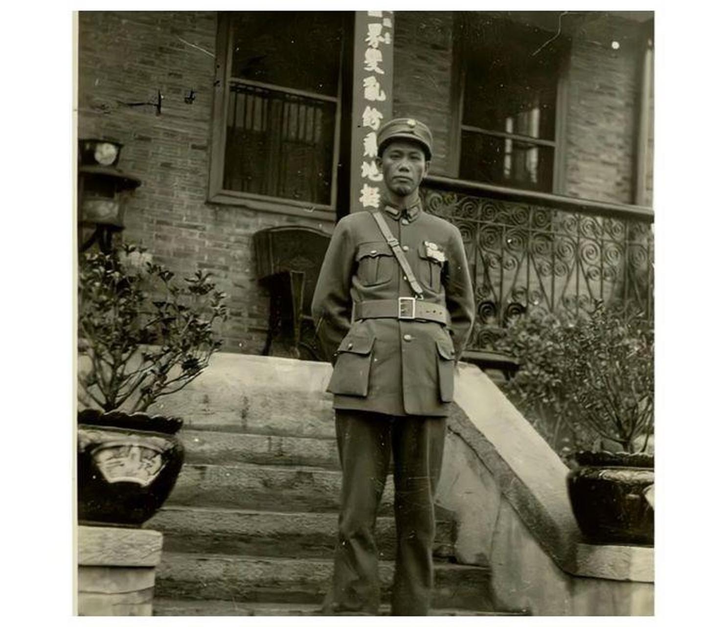 这张罕见的照片拍摄于1938年,是国军将领蔡廷锴将军的留影.