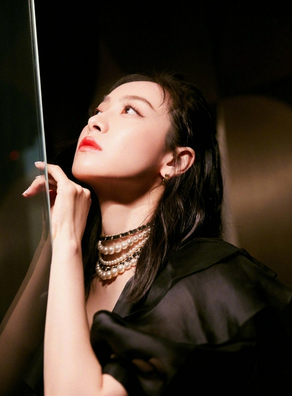 优质作者榜# 高贵冷艳,妩媚端庄的气质女神#宋茜# 雪肤玉貌,身材耨换