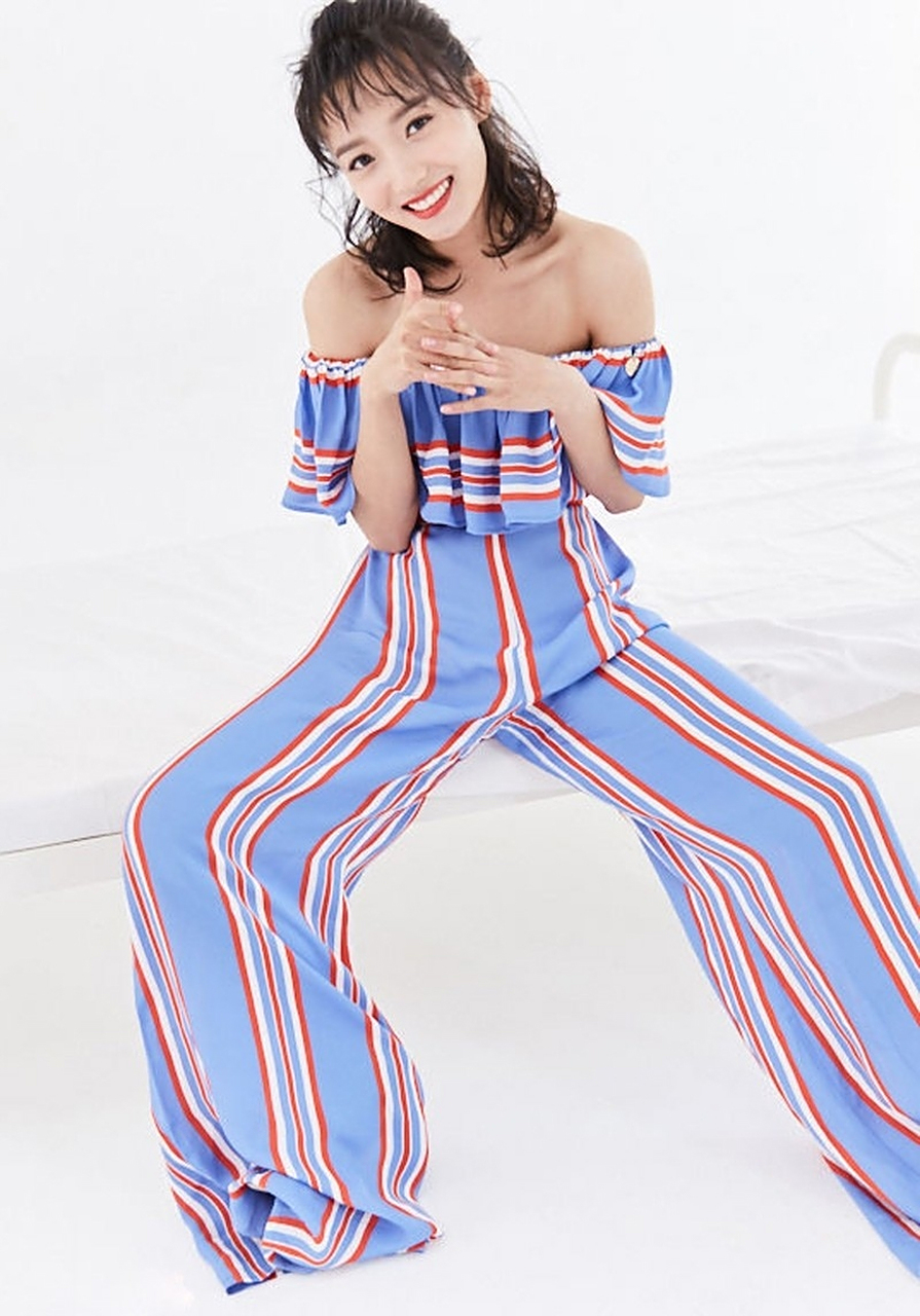 林源性感甜美露肩写真