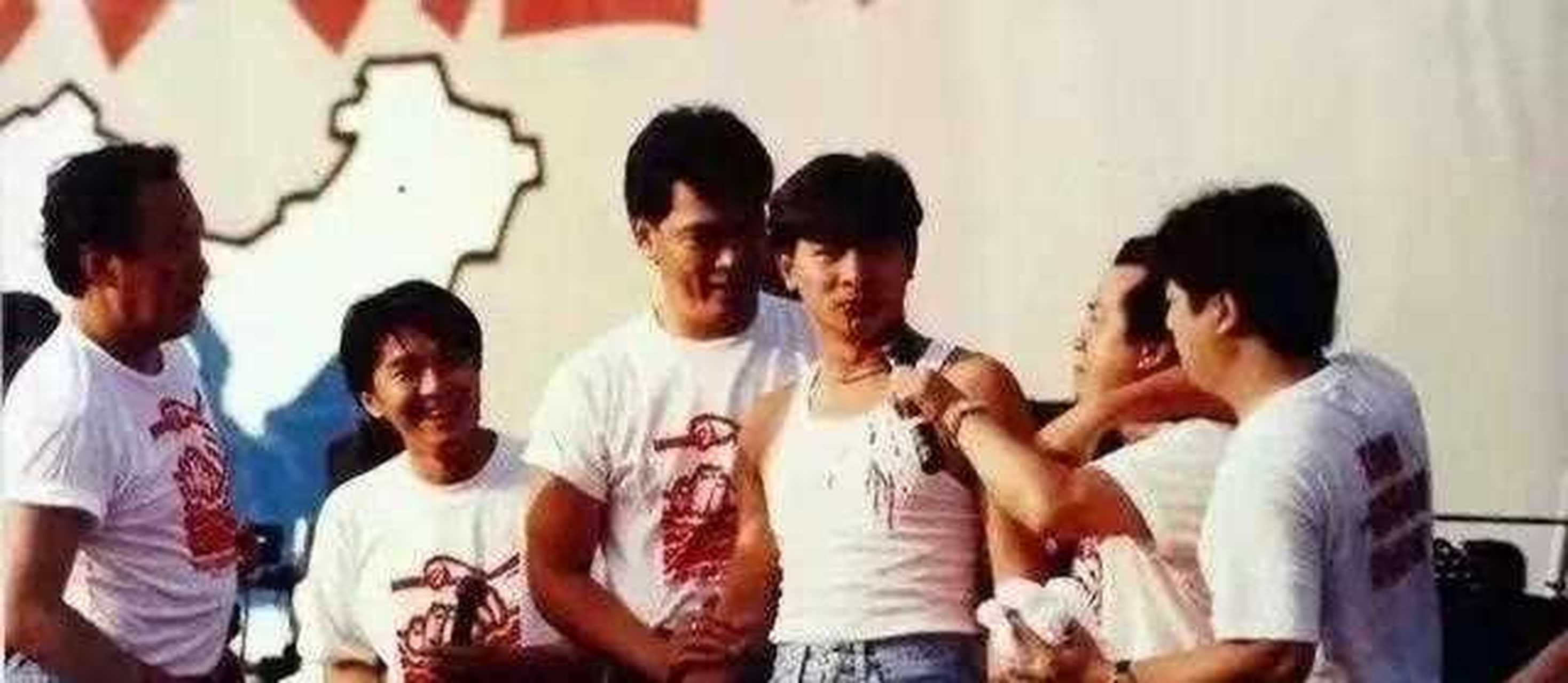 刘德华玩儿胸口碎大石,在舞台上喷出一口鲜血!