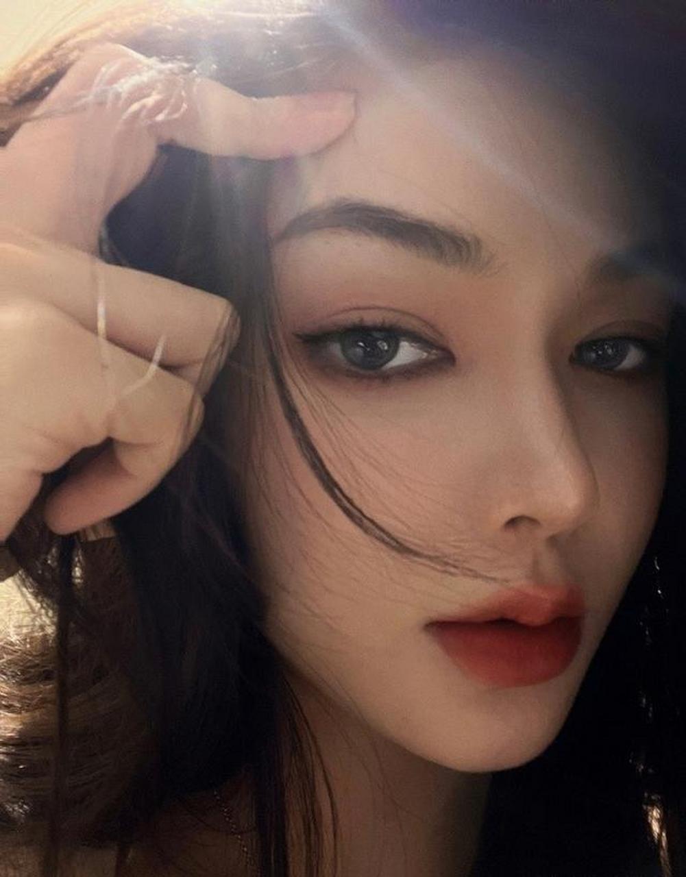 亚洲小姐竞选中国区大赛冠军杨倩倩美女迷人美照欣赏