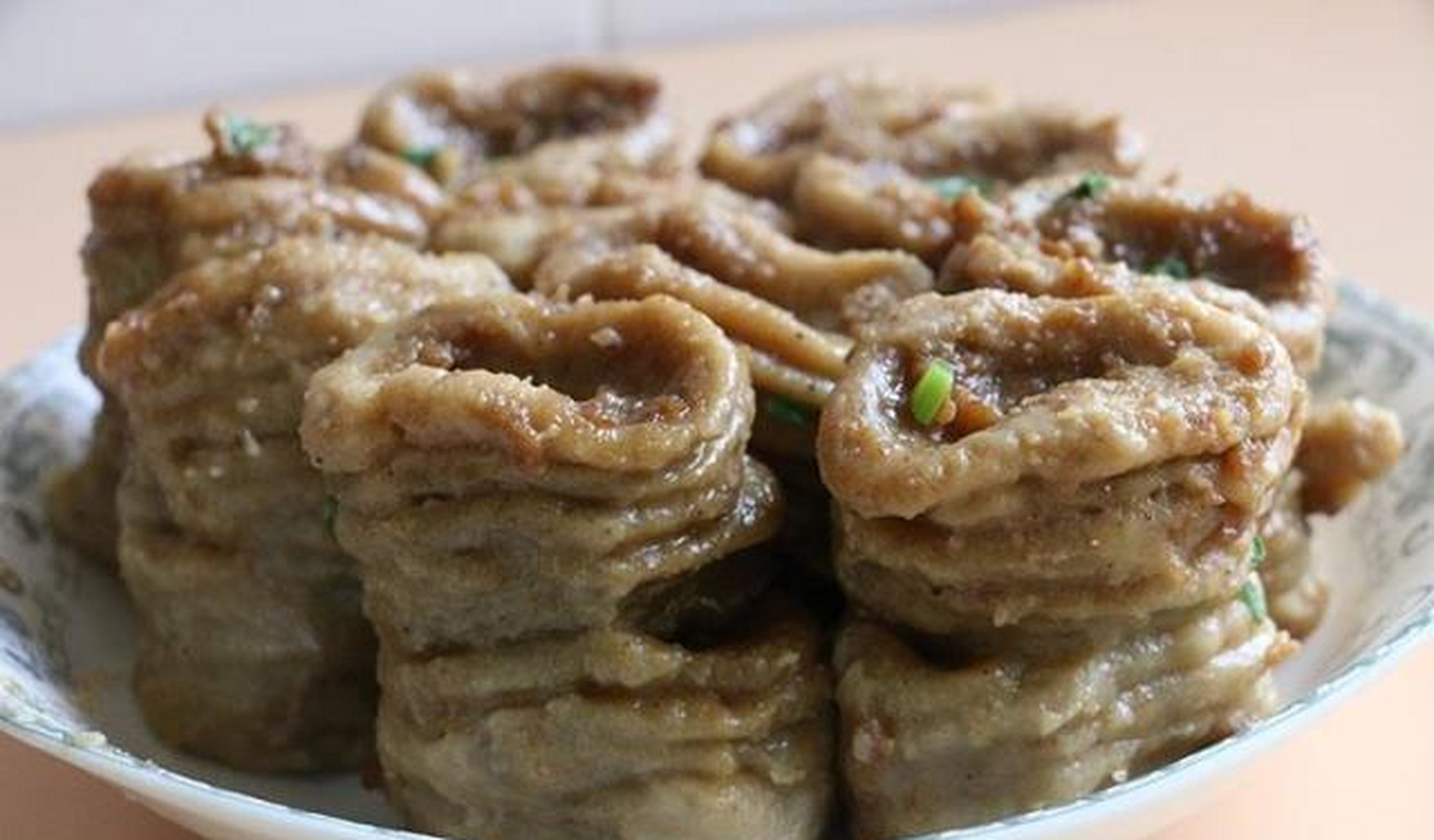 如果你来过邵武,你就会发现,包糍店和"脚掌糍"店遍布了大街小巷.