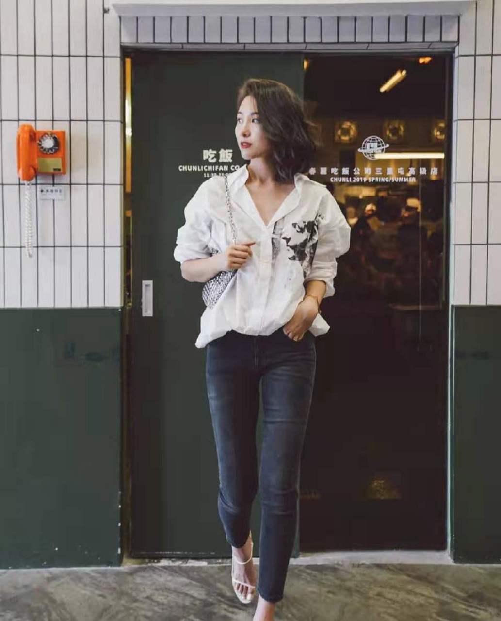 ootd晚晚穿搭记录 | 港味十足的廓形白衬衫 我印象里的香港街头时髦